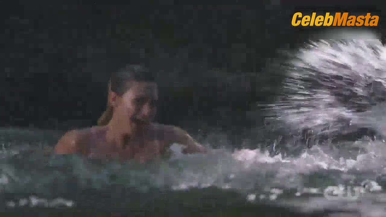 Camila Mendes Lili Reinhart And Underwear Scene In - Photo 1 of 5 photo 4