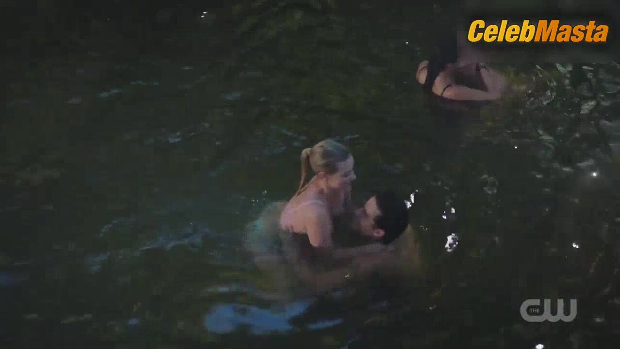 Camila Mendes Lili Reinhart And Underwear Scene In - Photo 1 of 5 photo 5
