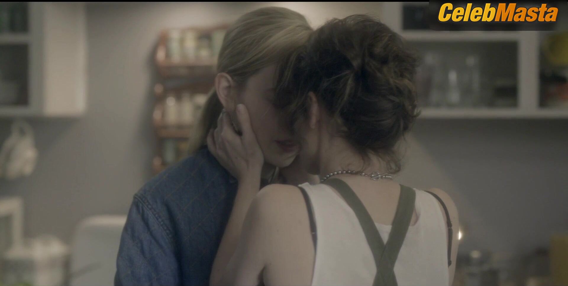 Amelia Eve Victoria Pedretti And ’s Lesbian Sex - Photo 1 of 5