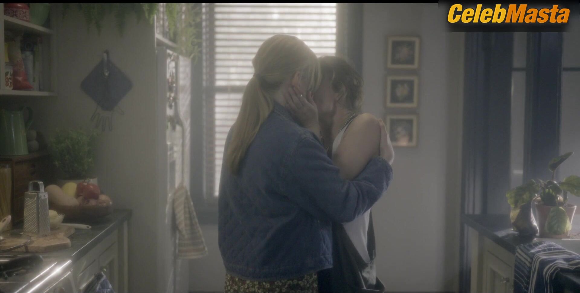 Amelia Eve Victoria Pedretti And ’s Lesbian Sex - Photo 1 of 5 photo 4