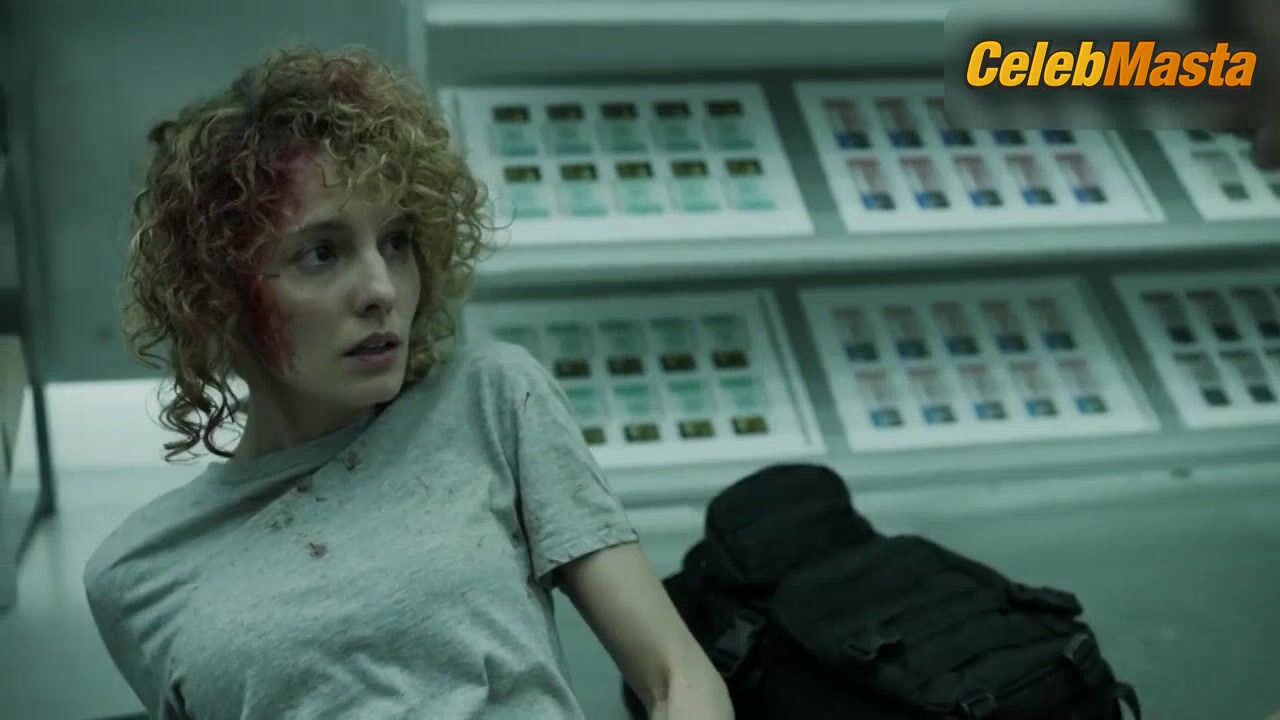 Esther Acebo ’s Underwear Scene In La Casa De Papel - Photo 2 of 5
