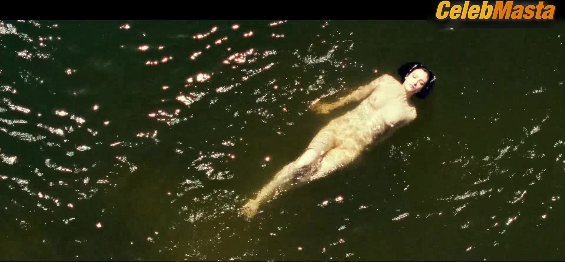 Lera Abova ’s Tits, Bush Scene In Honey - Photo 1 of 5