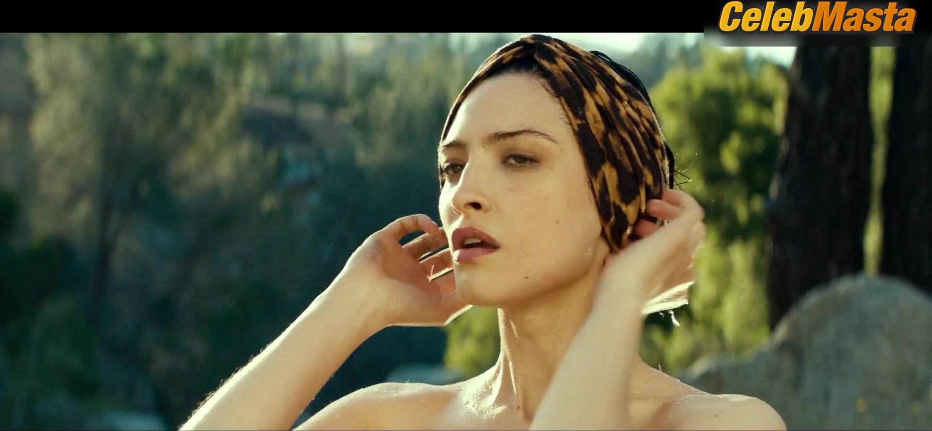 Lera Abova ’s Tits, Bush Scene In Honey - Photo 1 of 5 photo 5