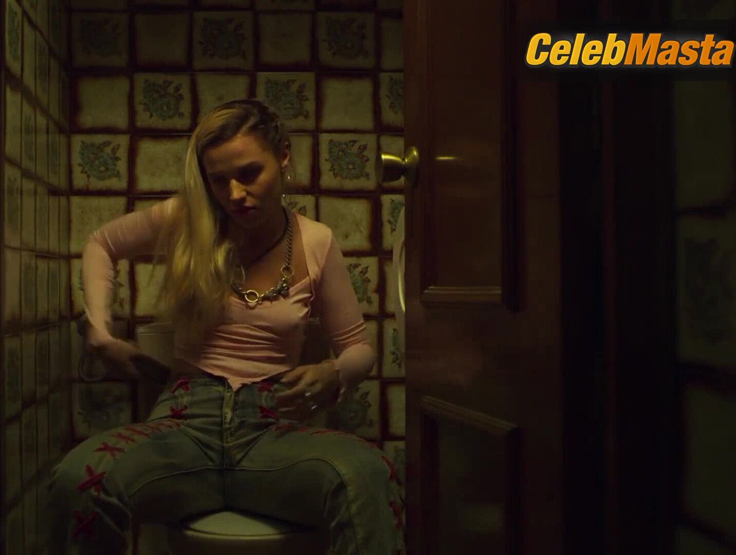 Mirela Balic Hot Scene In Zorras - Photo 2 of 5
