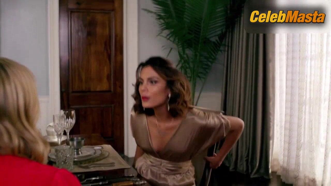 Nathalie Kelley ’s Hot Scene In Dynasty - Photo 2 of 5