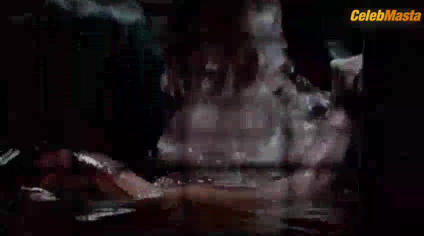 Nathalie Kelley ’s Hot Scene In The Vampire Diaries - Photo 1 of 5