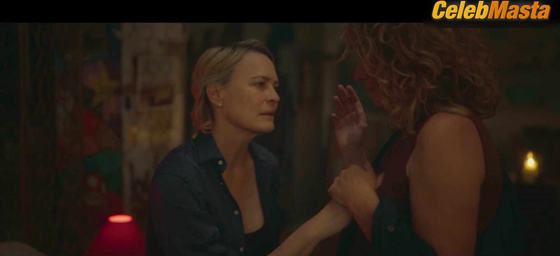 Anna Chancellor And Robin Wright’s Lesbian Scene In - Photo 2 of 5