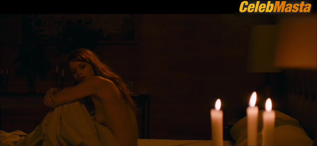 Abbey Lee ’s Tits Scene In Elizabeth Harvest - Photo 2 of 5 photo 1
