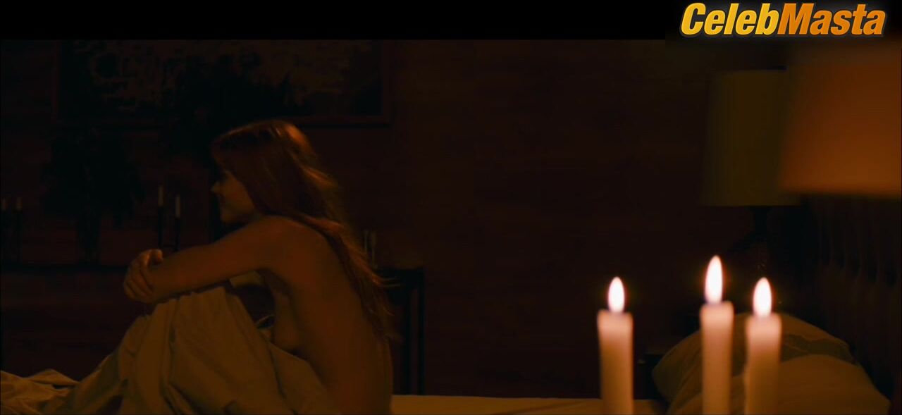 Abbey Lee ’s Tits Scene In Elizabeth Harvest - Photo 2 of 5