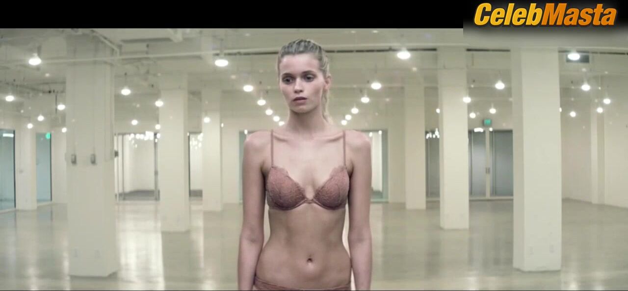 Abbey Lee ’s Underwear Scene From The Neon Demon - Photo 2 of 5 photo 5