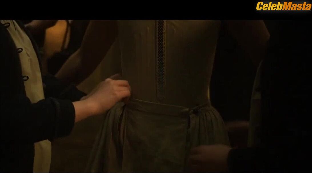 Saoirse Ronan ’s Sexy Scene From Mary Queen Of Scots - Photo 2 of 5 photo 1
