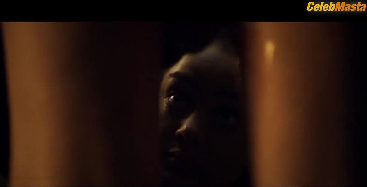 Saoirse Ronan ’s Sexy Scene From Mary Queen Of Scots - Photo 2 of 5
