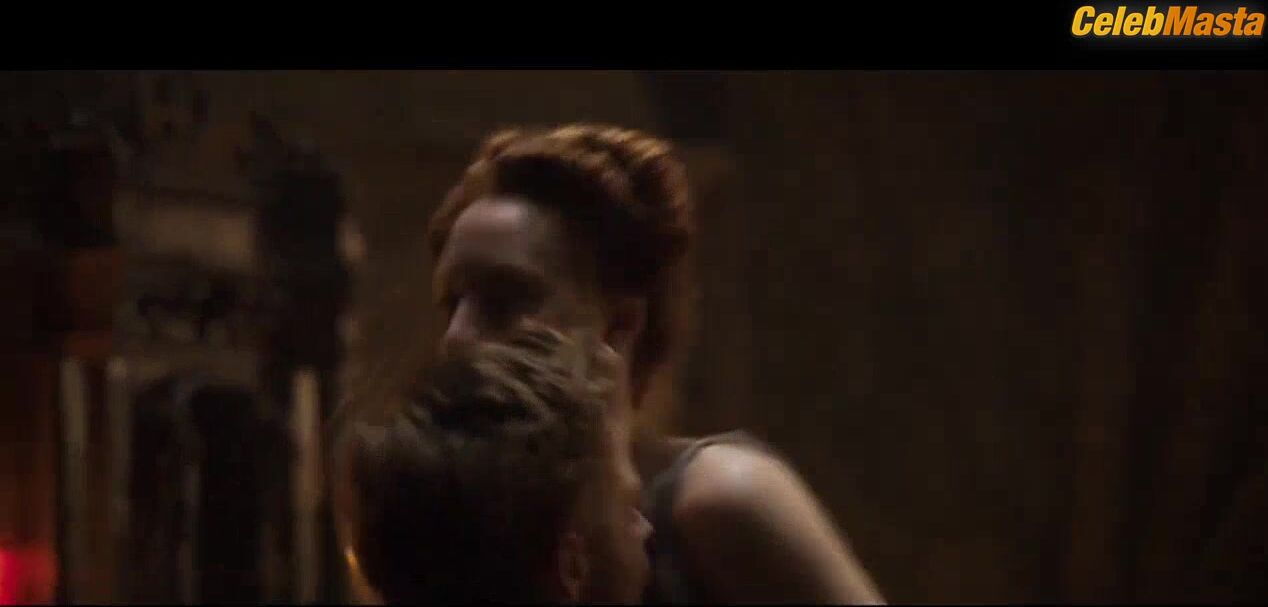 Saoirse Ronan ’s Sexy Scene From Mary Queen Of Scots - Photo 2 of 5 photo 4
