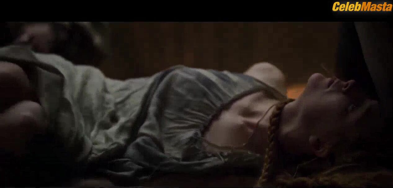 Saoirse Ronan ’s Sexy Scene From Mary Queen Of Scots - Photo 2 of 5 photo 5