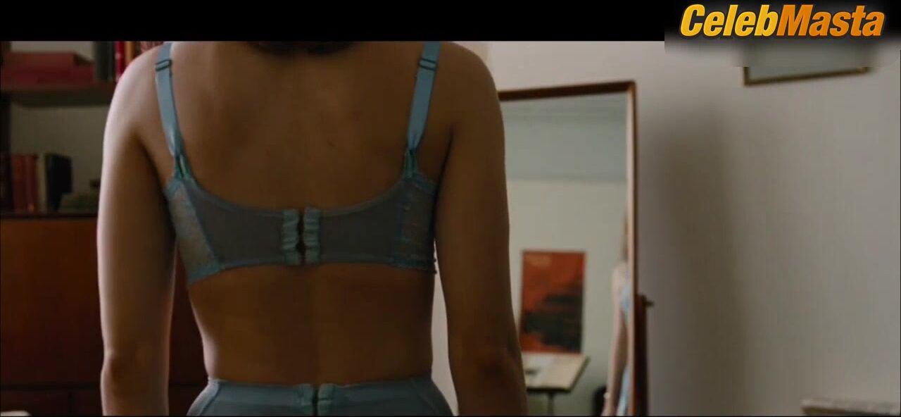 Saoirse Ronan ’s Underwear Scene From On Chesil Beach - Photo 2 of 5 photo 1