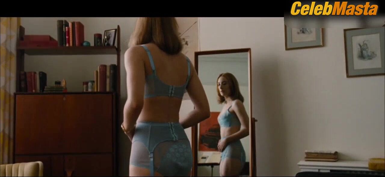 Saoirse Ronan ’s Underwear Scene From On Chesil Beach - Photo 2 of 5 photo 5