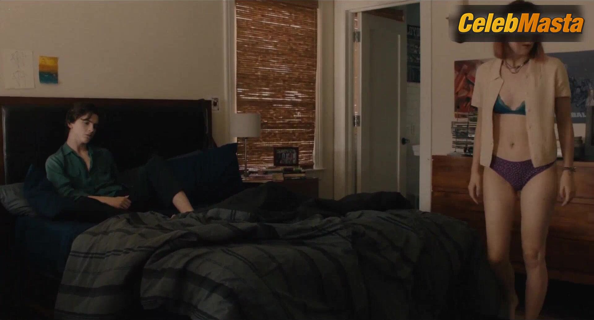 Saoirse Ronan Sexy Scene From Lady Bird - Photo 2 of 5 photo 4