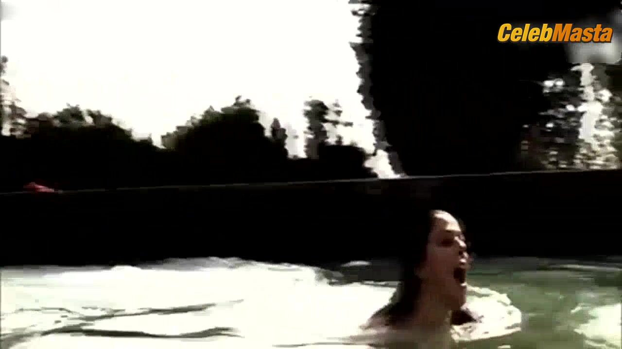 Claudia Gerini Boobs Scene In Viaggio Segreto - Photo 2 of 5 photo 5
