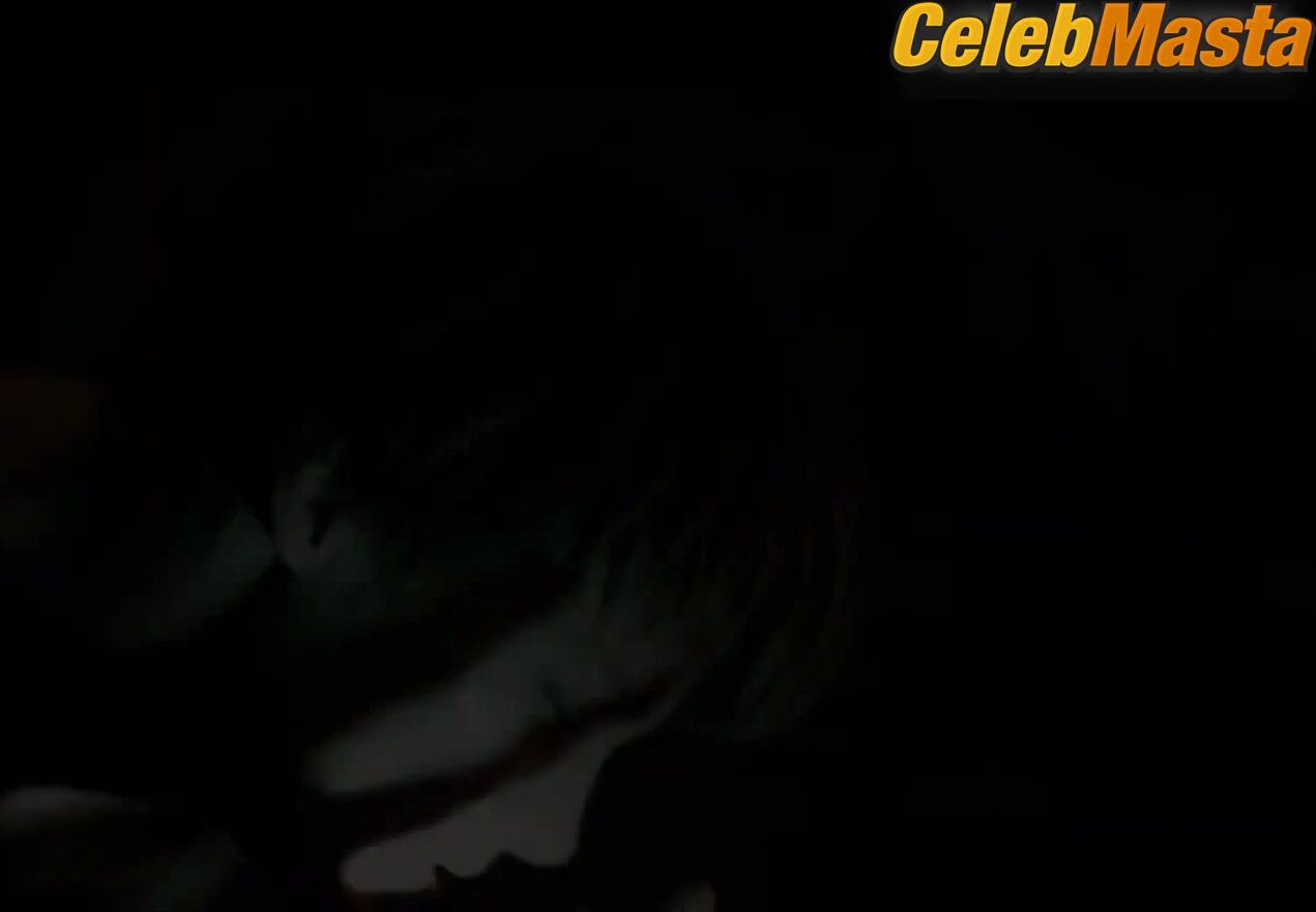 Mackenzie Davis Booty Scene From Terminator Dark Fate - Photo 2 of 5 photo 1