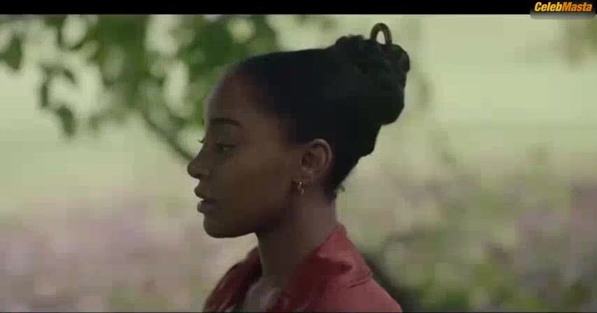 Karla-simone Spence Sophie Cookson And Lesbian Scene, Breasts - Photo 1 of 5
