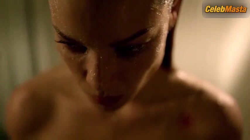 Lauren German ’s Sexy Scene In Lucifer - Photo 1 of 5 photo 2