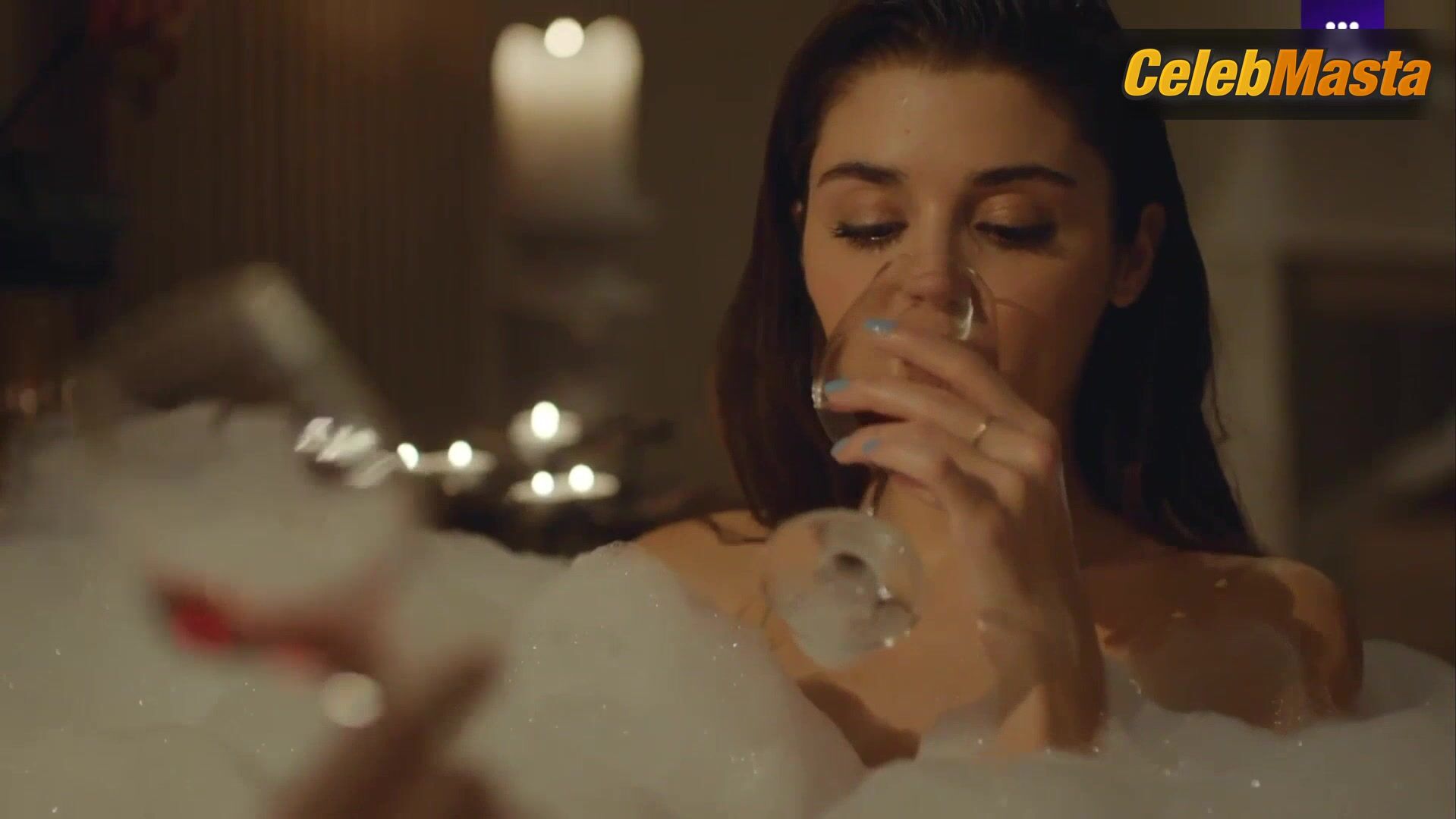 Hande Ercel ’s Hot Scene In Love Is In The Air - Photo 1 of 5 photo 2
