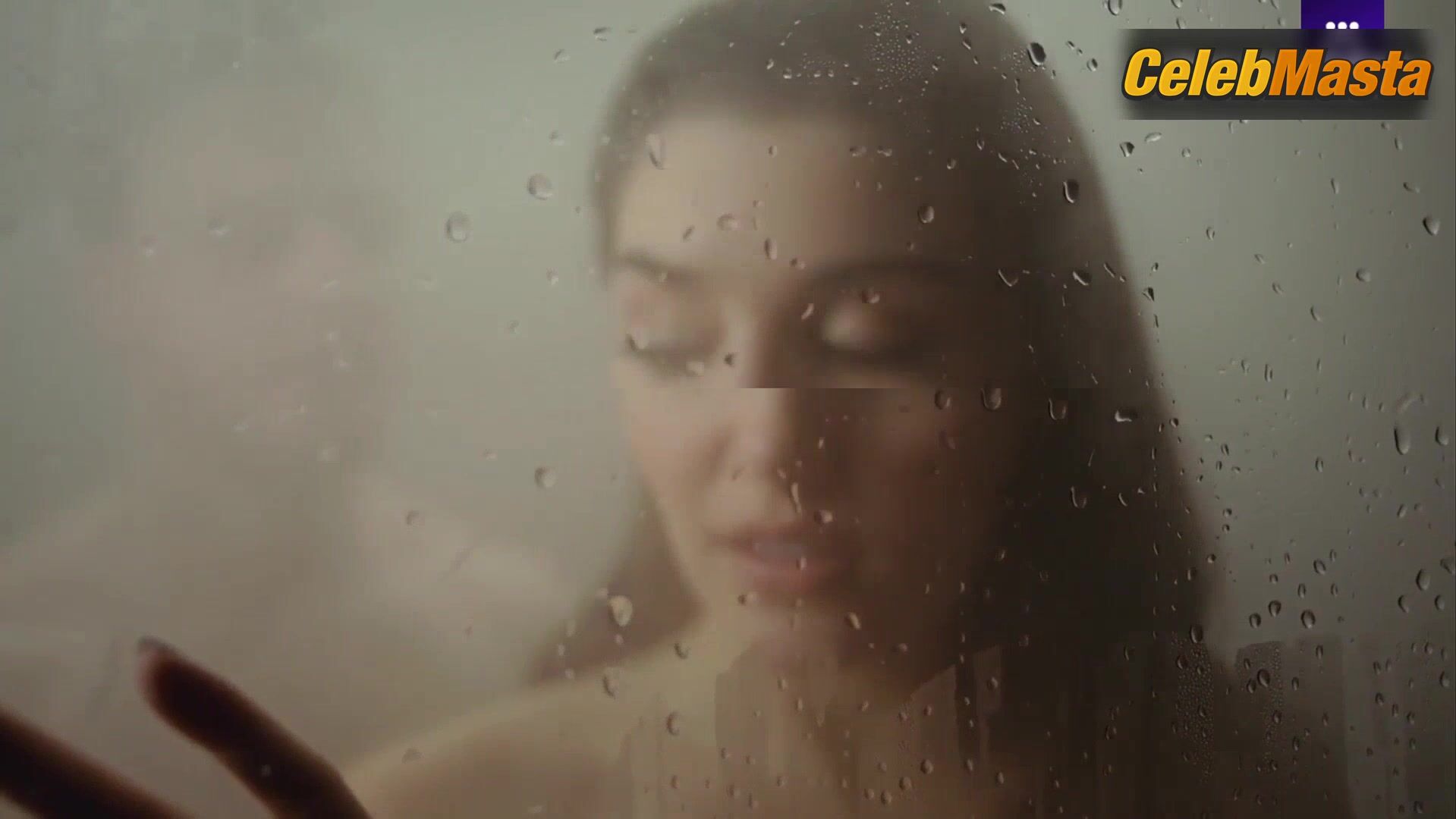 Hande Ercel ’s Hot Scene In Love Is In The Air - Photo 1 of 5 photo 5