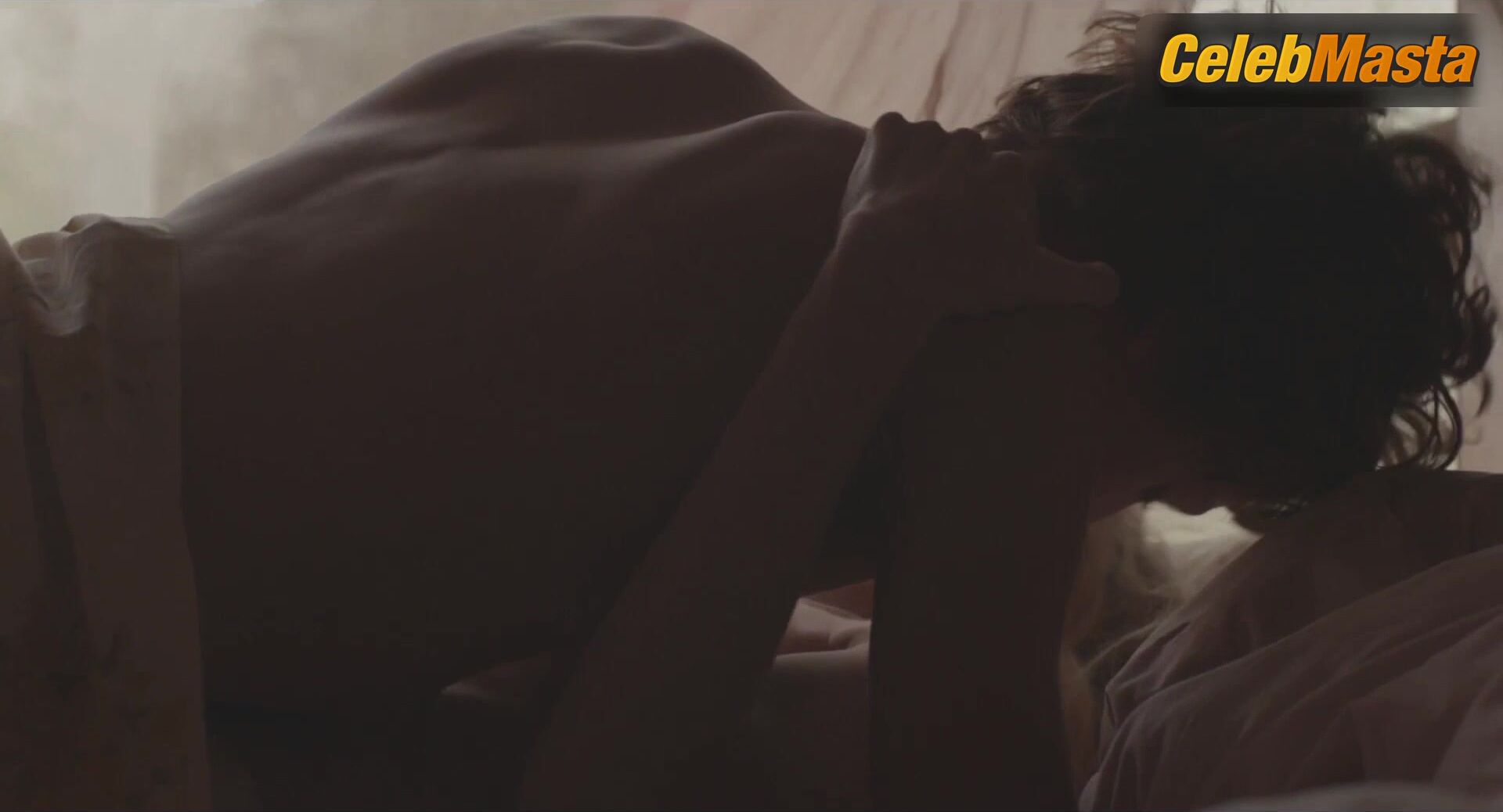Elizabeth Debicki Boobs Scene In Breath - Photo 2 of 5 photo 1