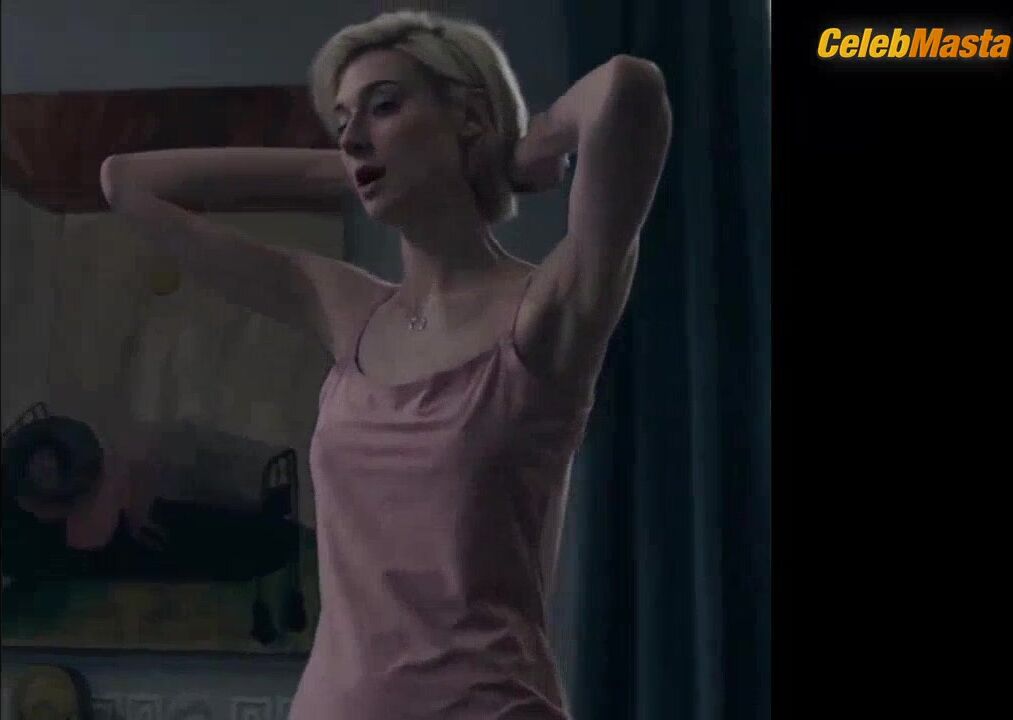 Elizabeth Debicki ’s Booty, Boobs Scene In The Burnt - Photo 1 of 5