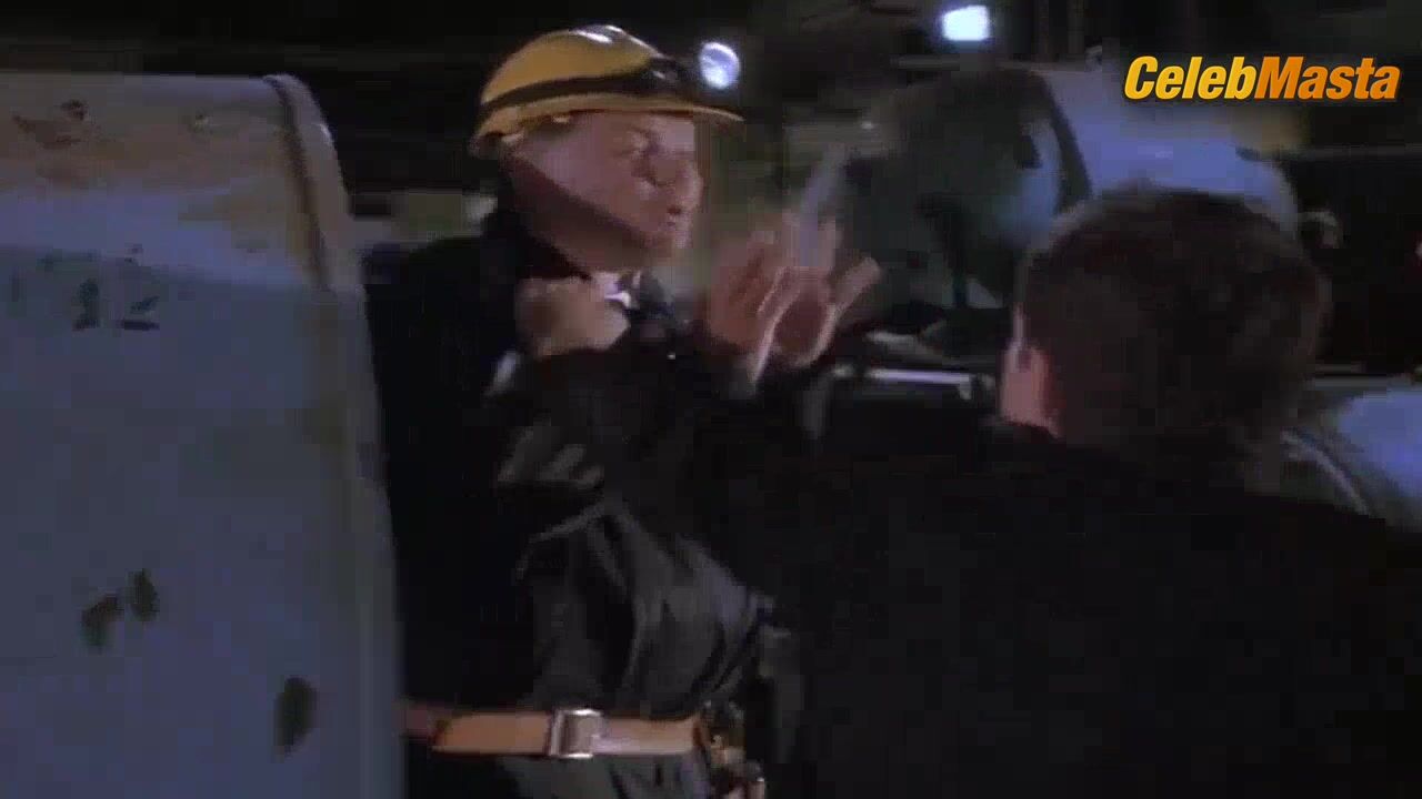 Erika Eleniak Sexy Scene From Final Voyage - Photo 1 of 5 photo 5