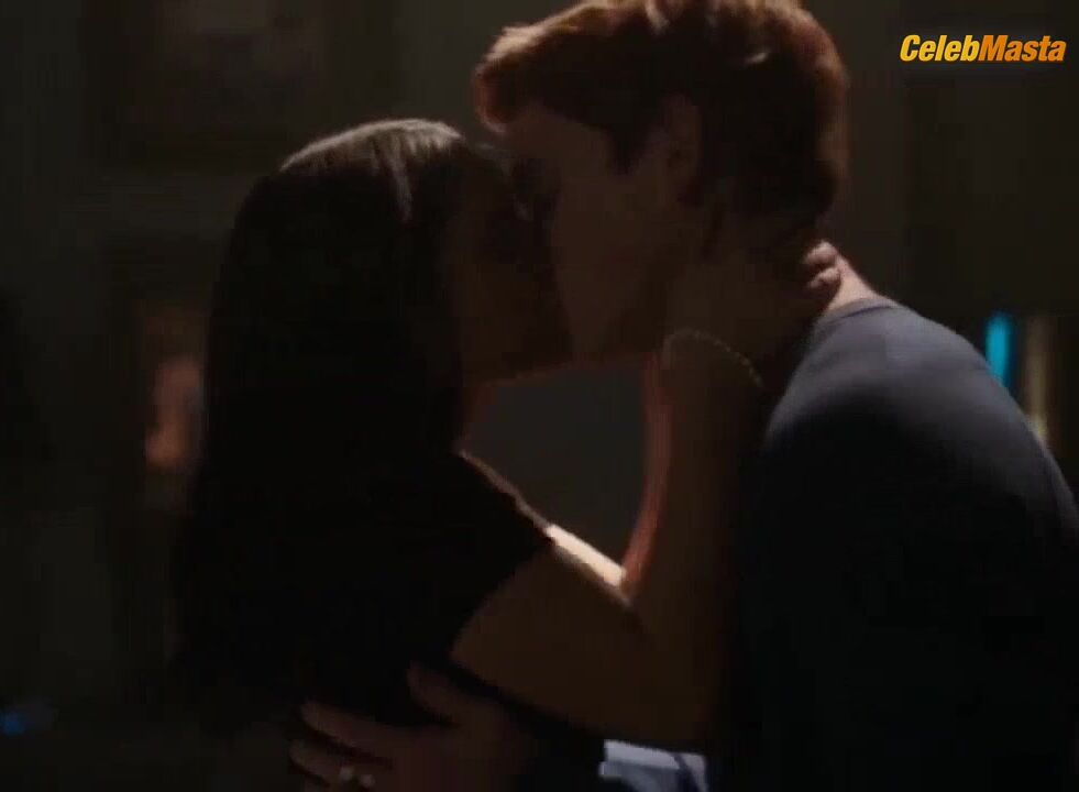 Camila Mendes Steamy Scene In Riverdale - Photo 1 of 5 photo 4