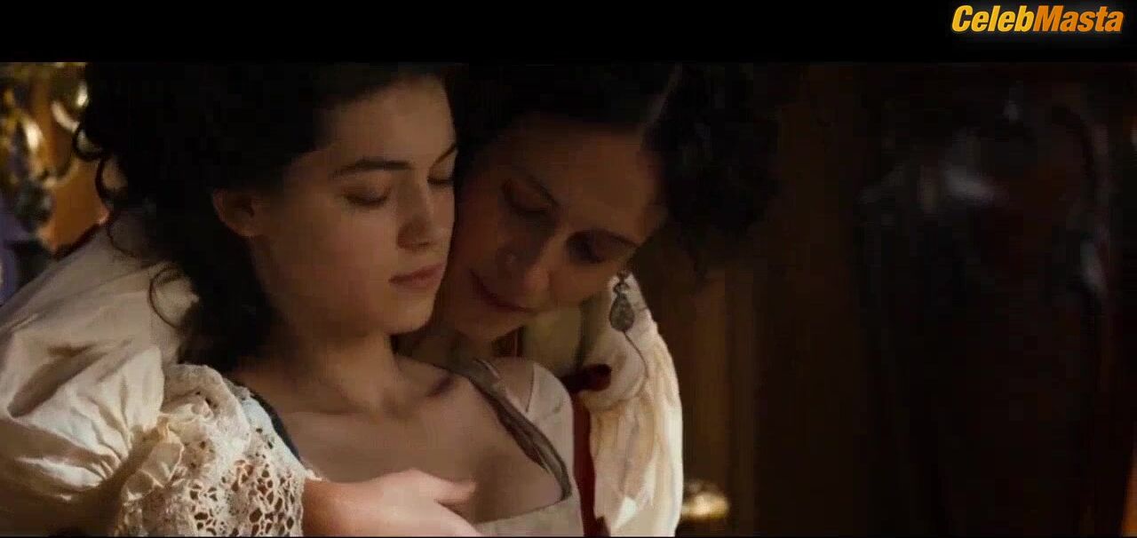 Anamaria Vartolomei ’s Lesbian Scene From L’echange - Photo 2 of 5 photo 1