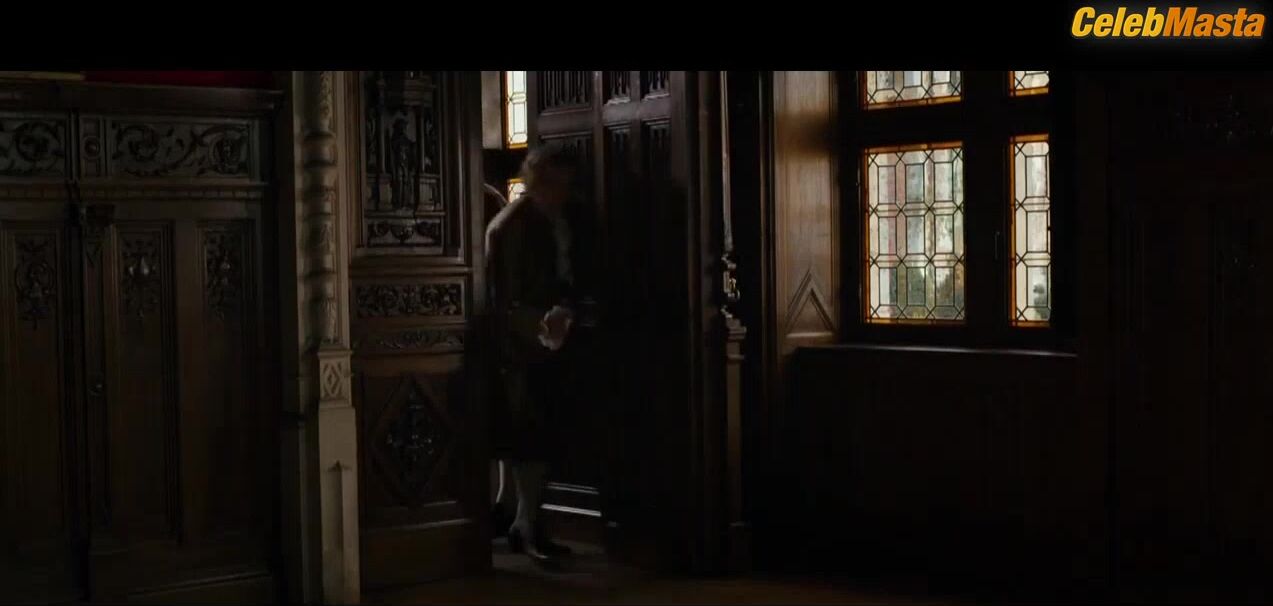 Anamaria Vartolomei ’s Lesbian Scene From L’echange - Photo 2 of 5 photo 4