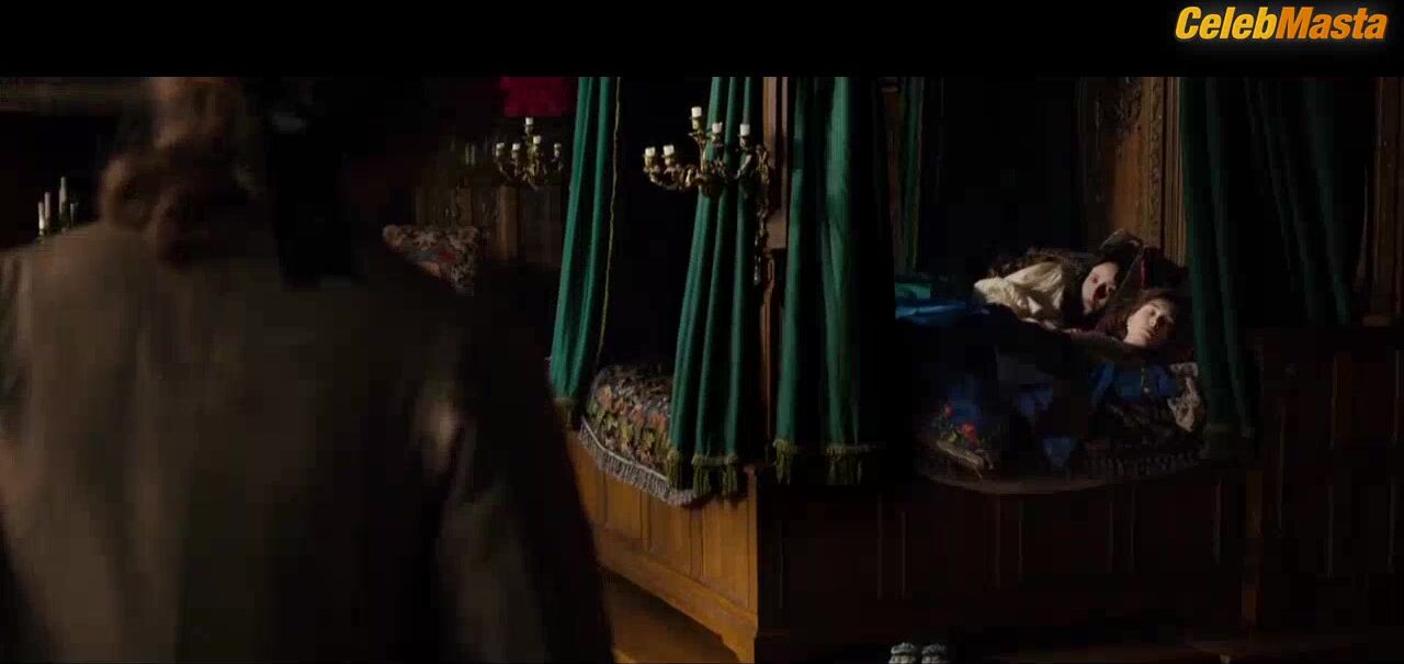 Anamaria Vartolomei ’s Lesbian Scene From L’echange - Photo 2 of 5 photo 5
