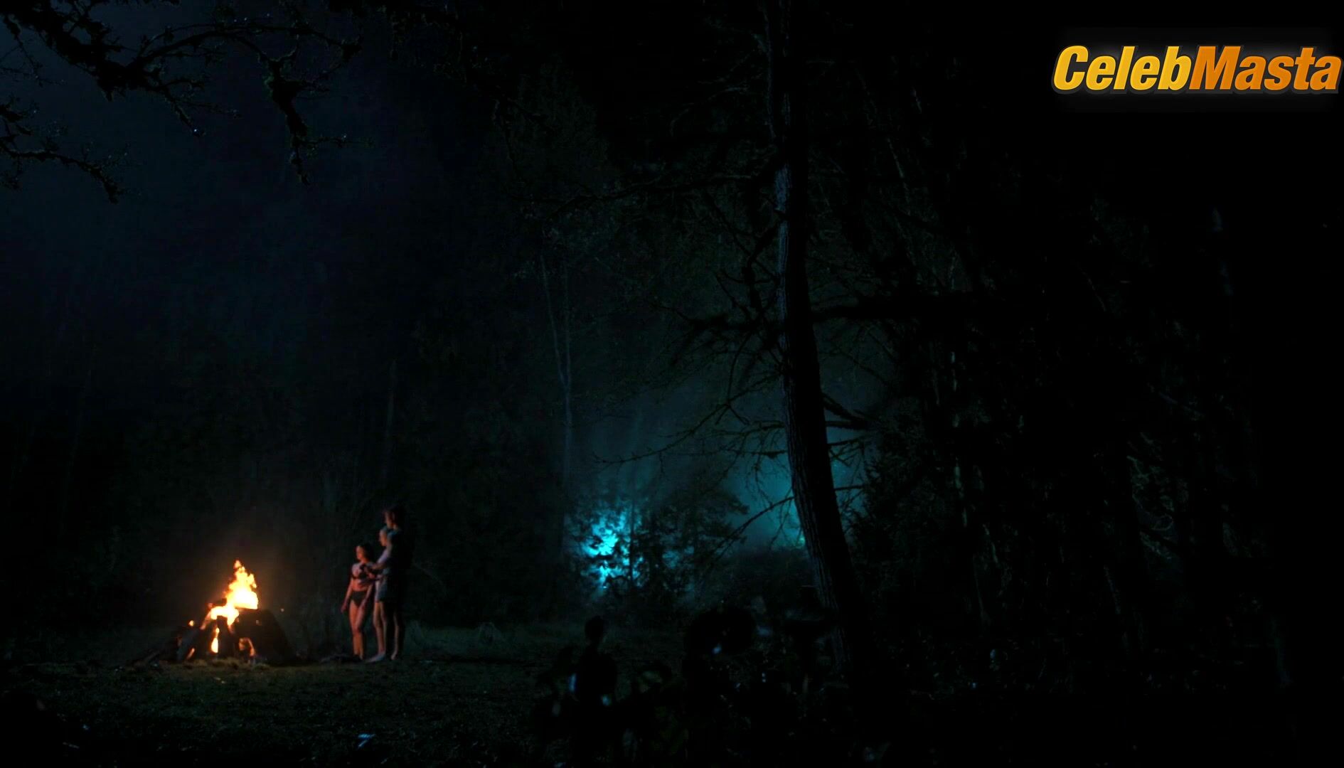 Camila Mendes Lili Reinhart And Underwear Scene In - Photo 1 of 5