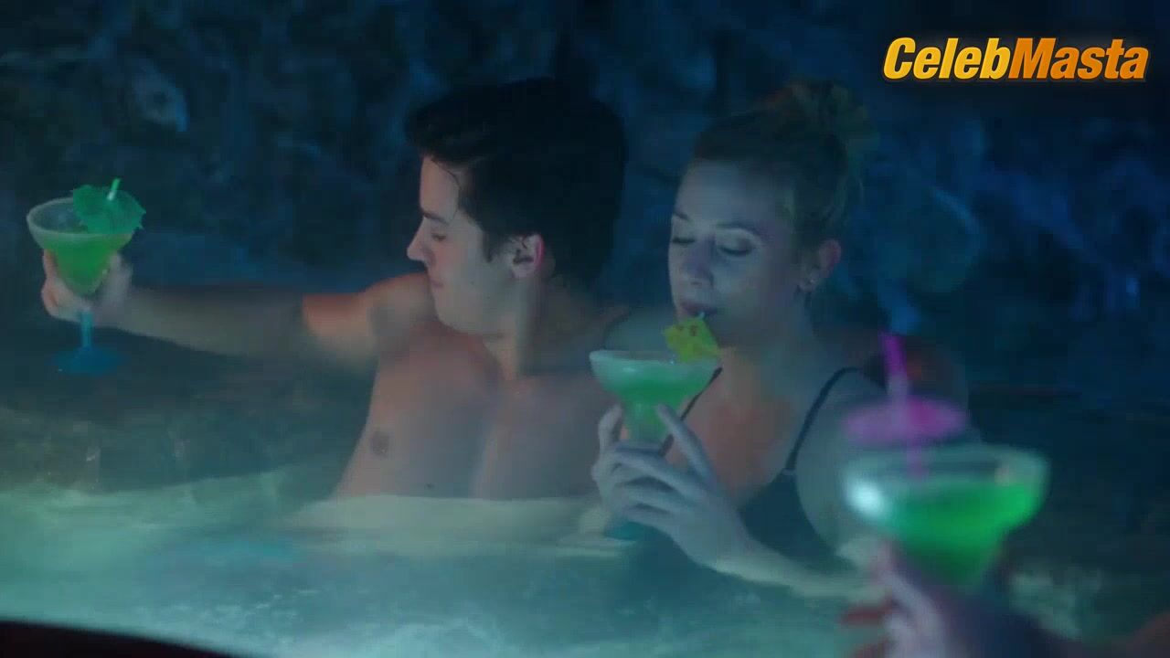 Camila Mendes Lili Reinhart And Hot Scene In Riverdale - Photo 3 of 5 photo 2