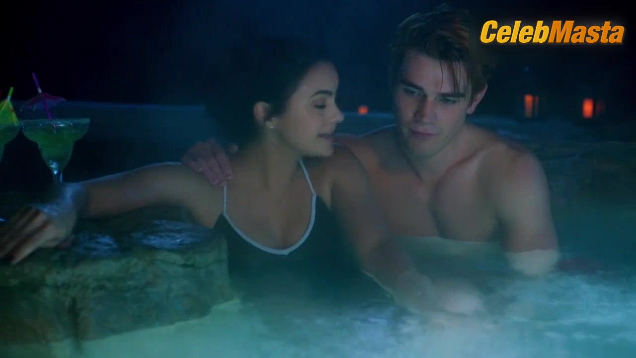 Camila Mendes Lili Reinhart And Hot Scene In Riverdale - Photo 3 of 5 photo 4