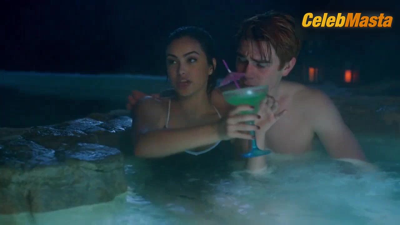 Camila Mendes Lili Reinhart And Hot Scene In Riverdale - Photo 3 of 5 photo 5