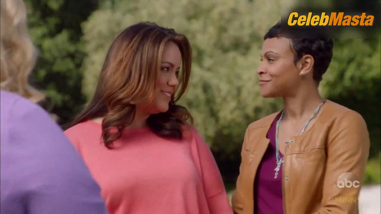 Carly Hughes And Katy Mixon Lesbian Scene From American - Photo 1 of 5 photo 2
