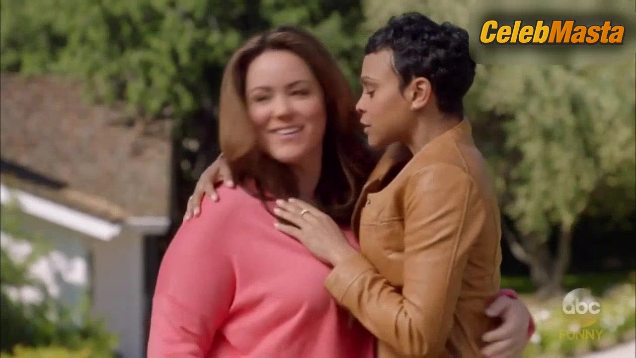 Carly Hughes And Katy Mixon Lesbian Scene From American - Photo 1 of 5 photo 5