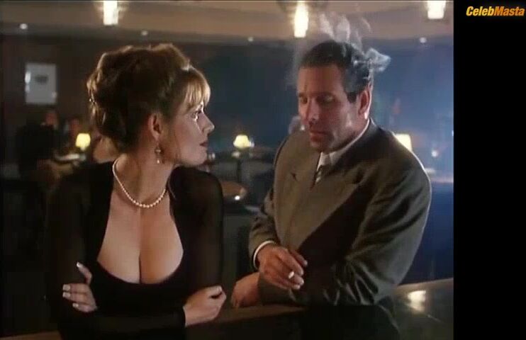 Shannon Whirry Ass And Tits Scene From Ringer - Photo 2 of 5 photo 4