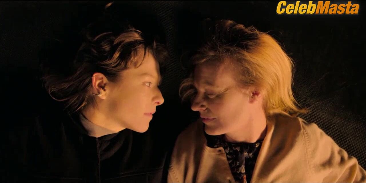 Anastasia Hille And Emma D’arcy’s Lesbian Scene - Photo 1 of 5 photo 2