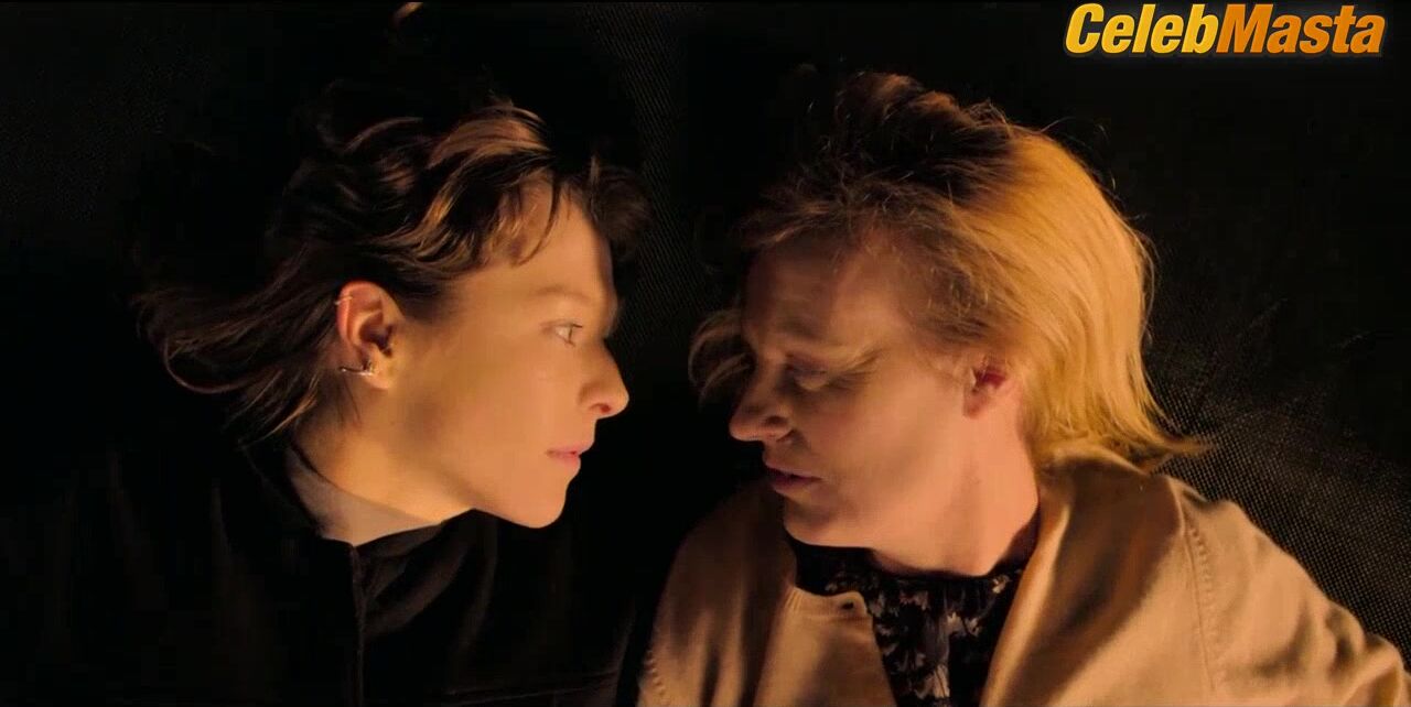 Anastasia Hille And Emma D’arcy’s Lesbian Scene - Photo 1 of 5 photo 4