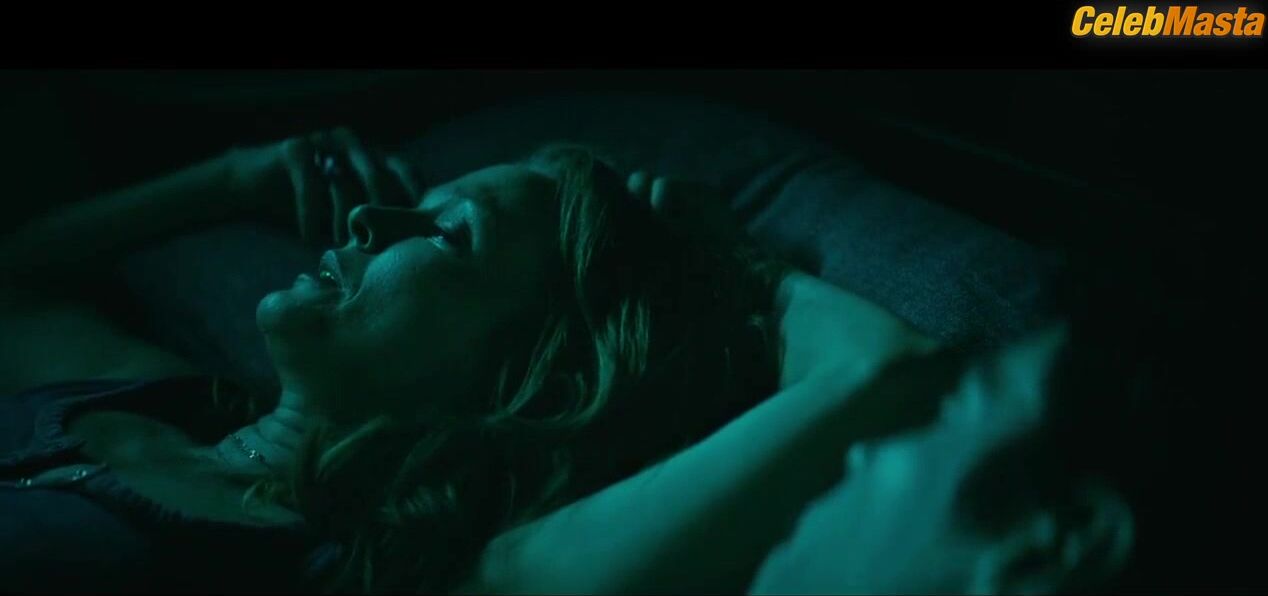 Dina Meyer ’s Tits Scene From Katie’s Mom - Photo 1 of 5 photo 5