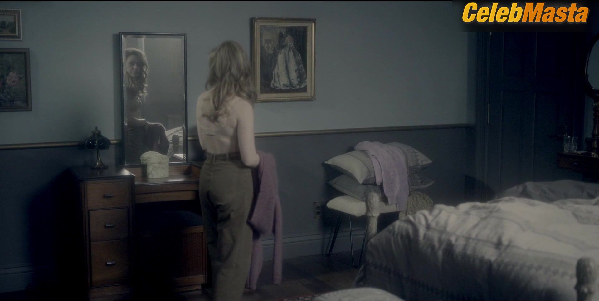 Victoria Pedretti ’s Underwear Scene From The Haunting - Photo 1 of 5 photo 4