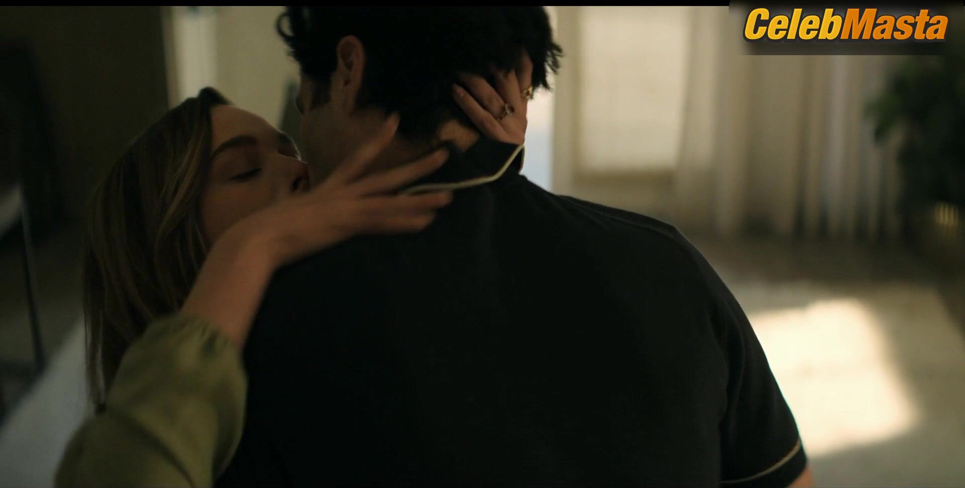 Victoria Pedretti Shows Sexy Scene In You - Photo 3 of 5 photo 2