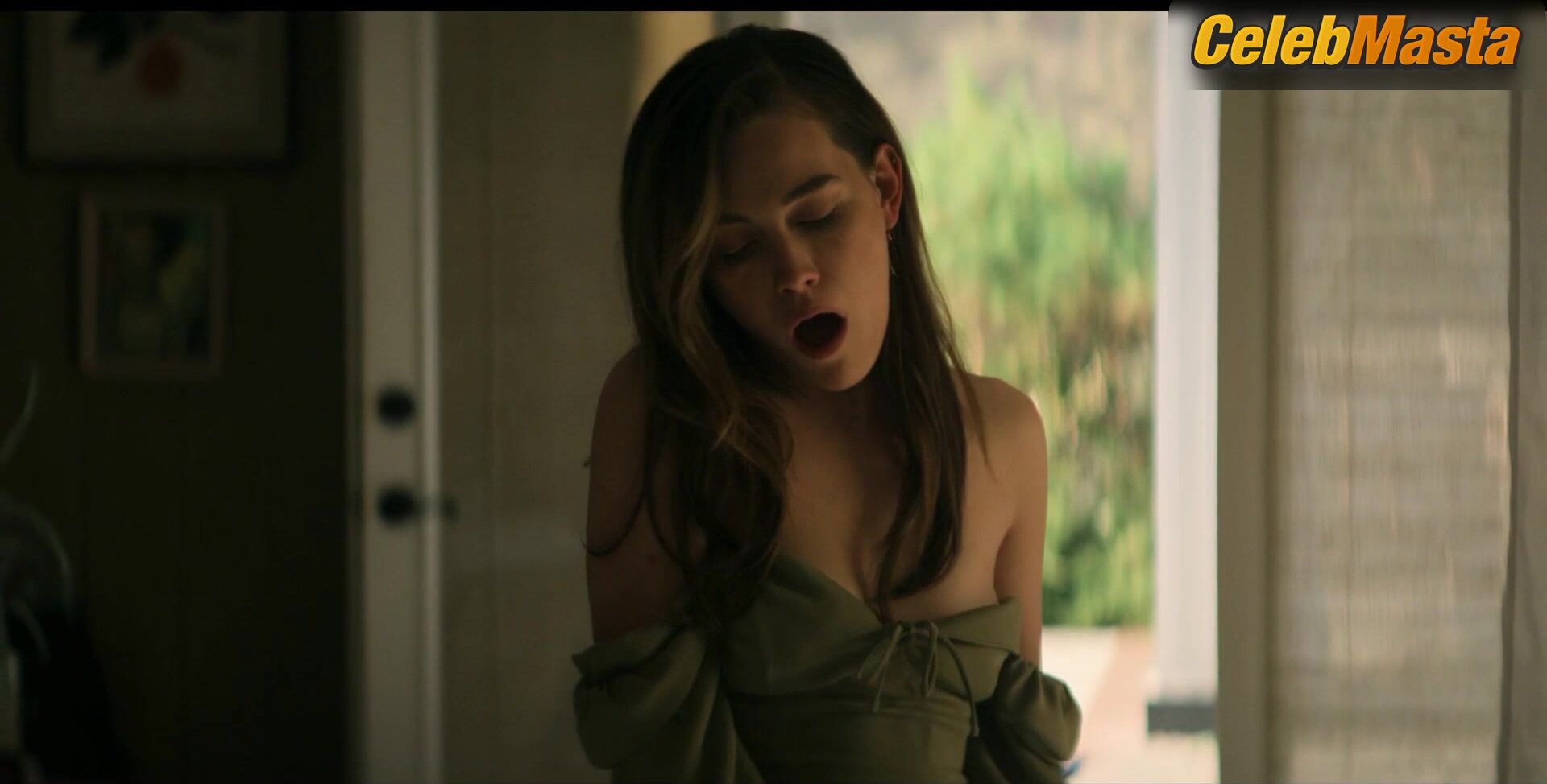 Victoria Pedretti Shows Sexy Scene In You - Photo 3 of 5 photo 5