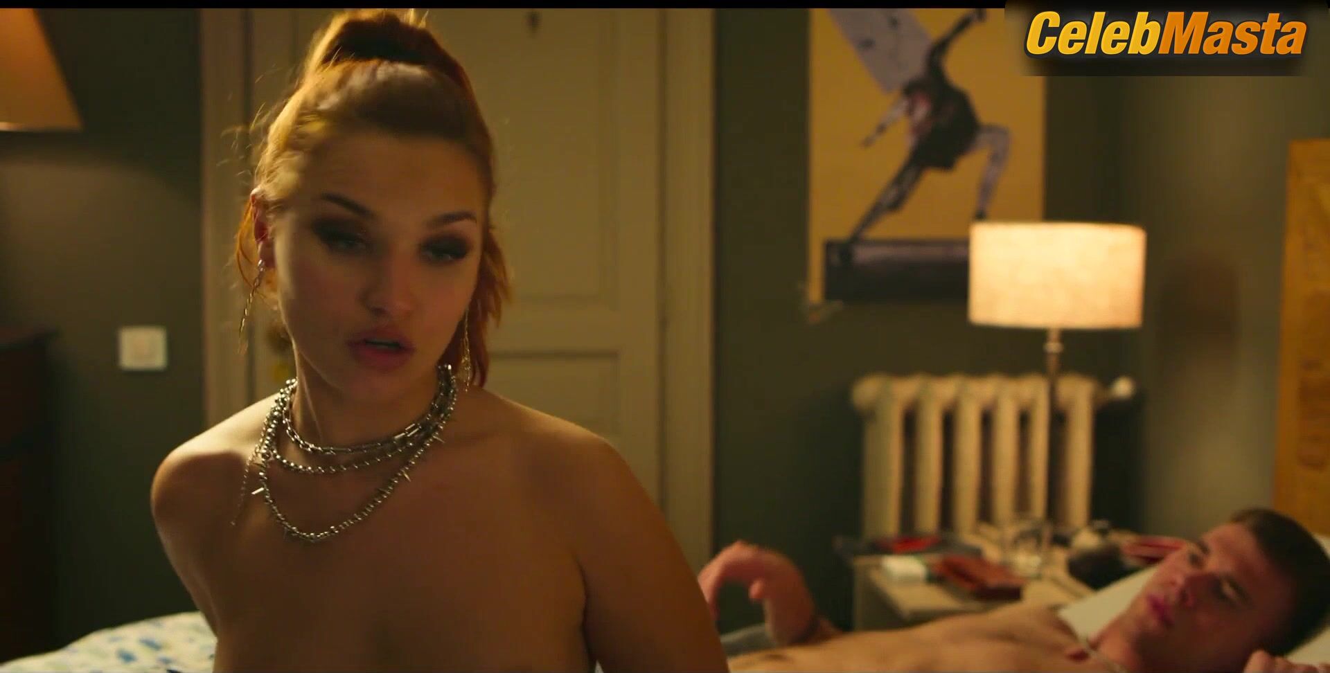 Mirela Balic Bares Boobs Scene In Elite - Photo 3 of 5 photo 2
