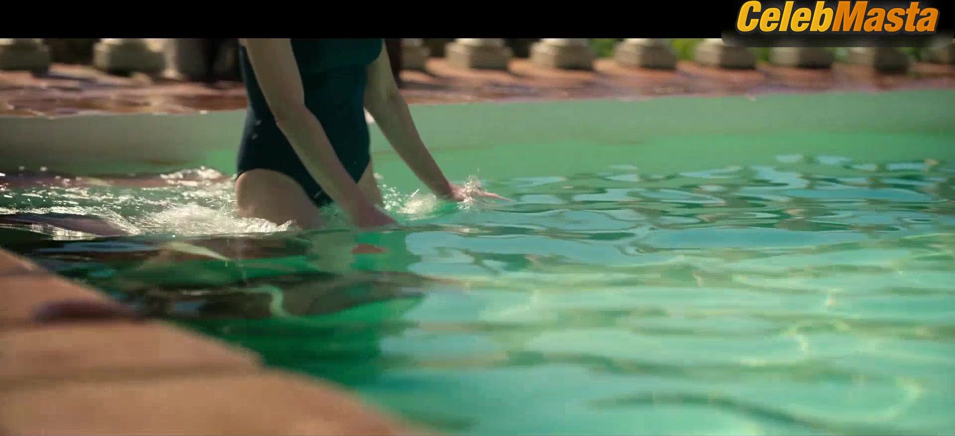 Robin Wright ’s Sexy Scene In The Girlfriend - Photo 1 of 5