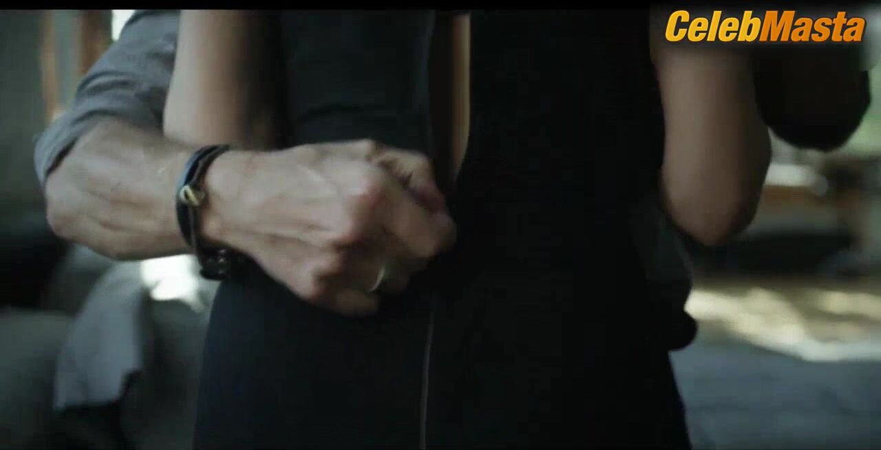 Robin Wright ’s Underwear Scene In House Of Cards - Photo 2 of 5 photo 1